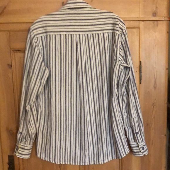 BURTON MEN’S LONG SLEEVE BUTTON DOWN COTTON SHIRT WITH CONTRASTING DETAILS. - Picture 2 of 8